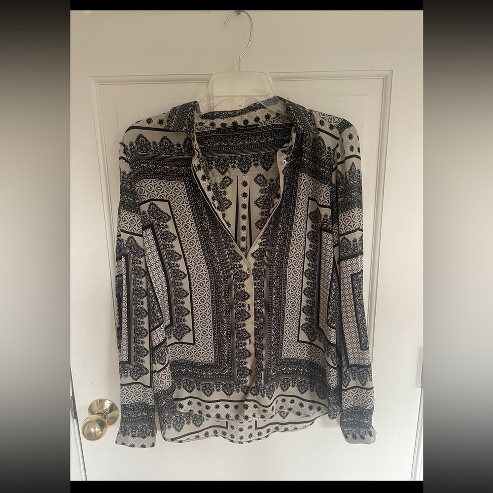 Zara button down black & white Bandana Printed Blouse, sz m, great pattern - Picture 2 of 3